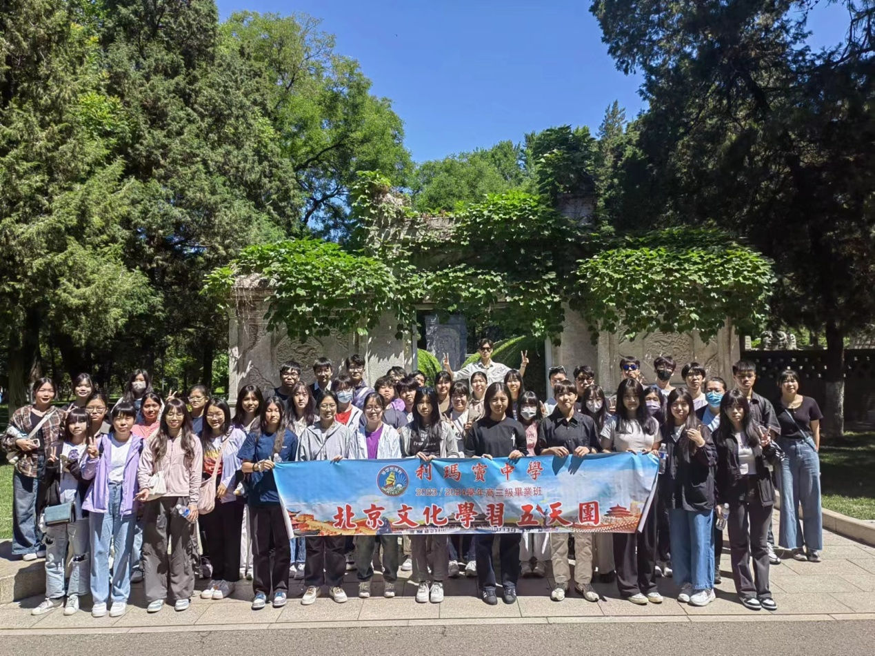 Ricci High School Visits Chala Cemetery